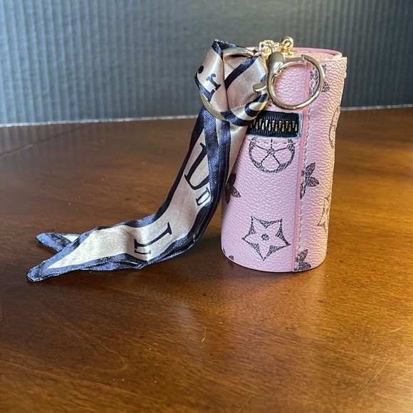 Pocketbook Charm. Pink Mini Cylinder. Zippered. NWOT - Picture 2 of 11